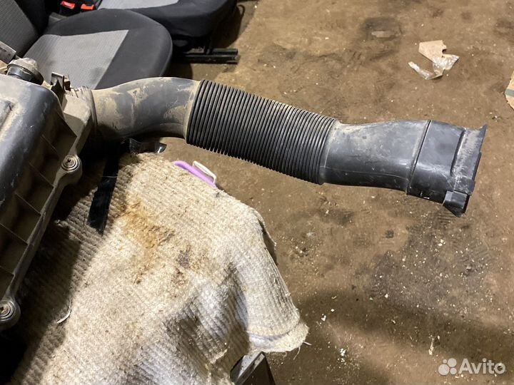 Корпус воздушного фильтра Volkswagen Polo