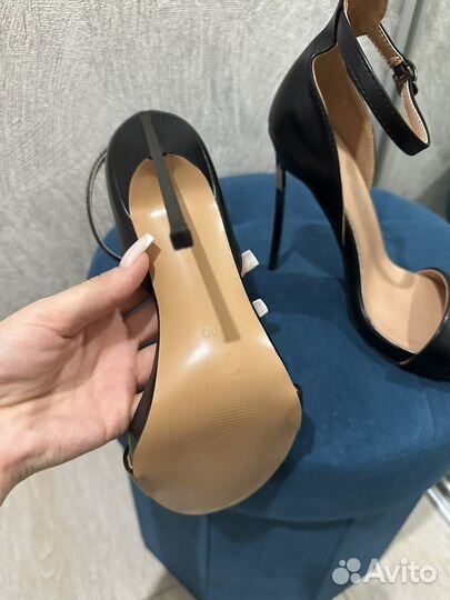 Туфли на металическом каблуке