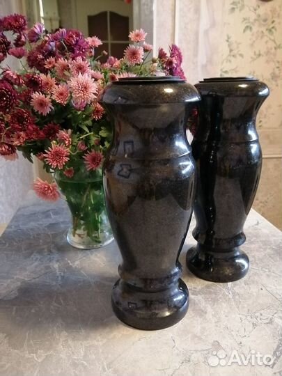 Ваза- карельский гранит к памятнику