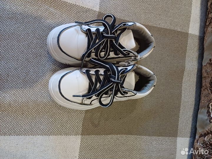 Кроссовки для девочки 28