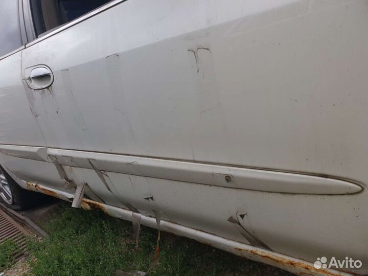 Молдинг накладка двери на цефиро 2000г