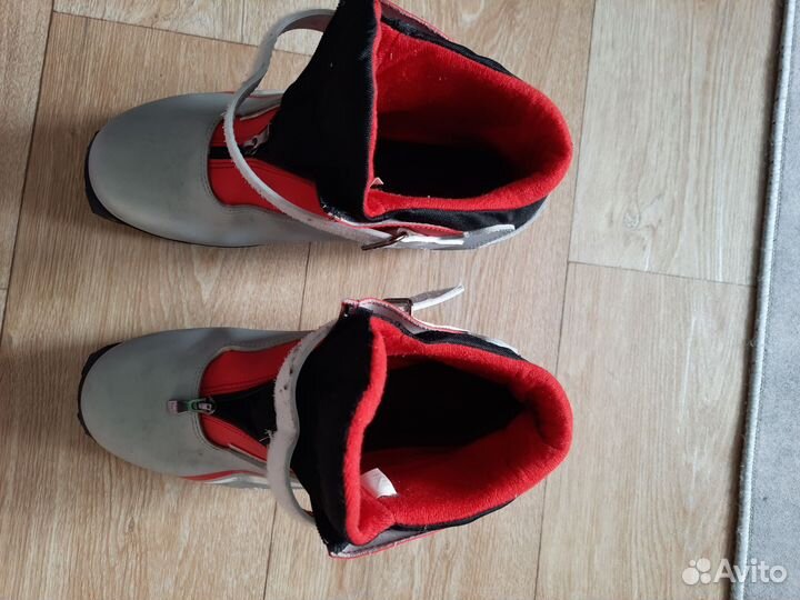 Лыжные ботинки 42 размер sns