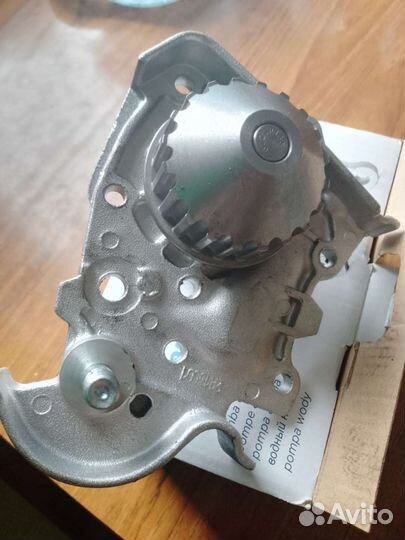 Помпа на renault сандеро