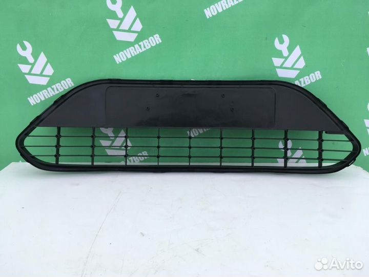 Решетка в бампер центральная Форд Фокус 2 08-11