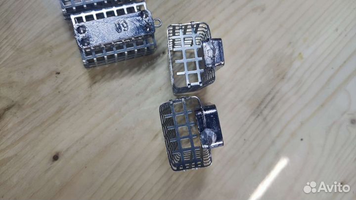 Кормушка металическая фидерная с дном