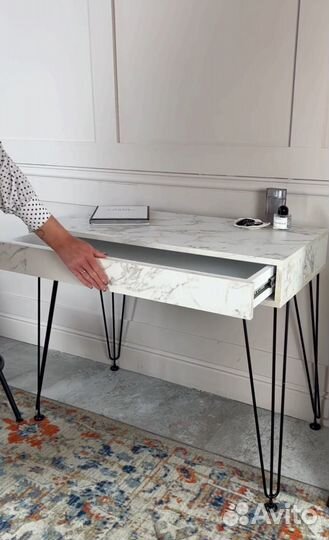 Туалетный столик,консоль