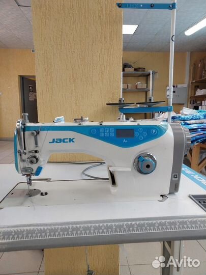 Швейная машина со столом Jack A4