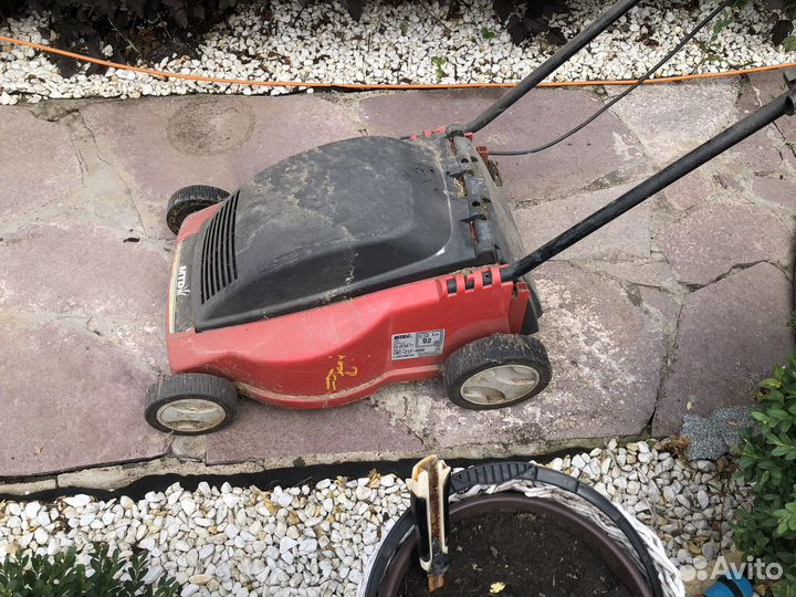 Газонокосилка электрическая