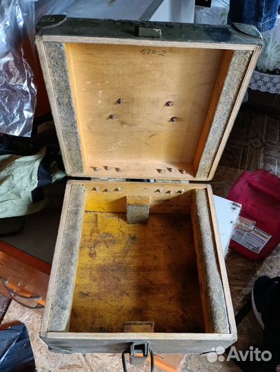 2 ящика от противогазов