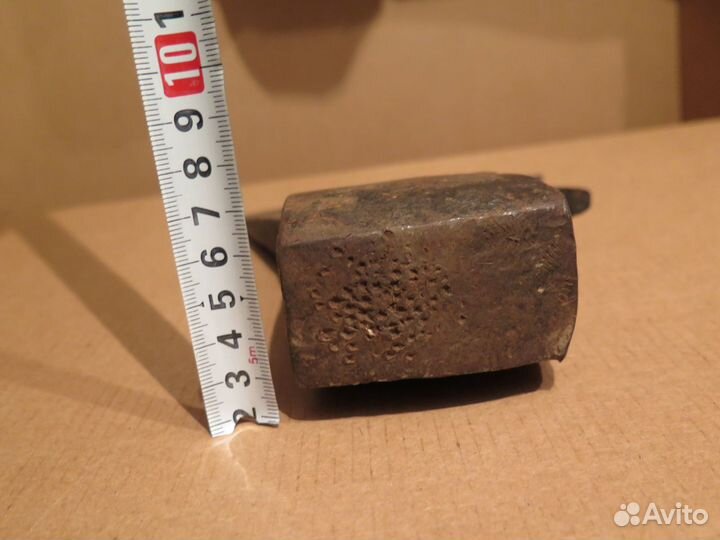 Топор зик 195. год