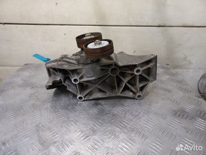 Кронштейн генератора Volkswagen Bora 1.6 16V AZD