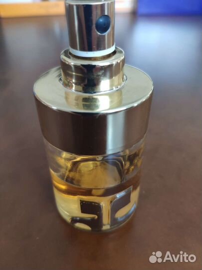 Courreges, Fidji, Oui