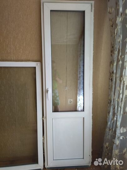Окно и дверь на балкон