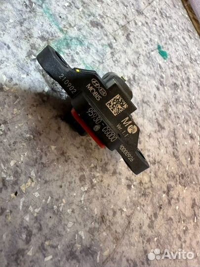 Датчик удара передний правый Genesis G90 2021