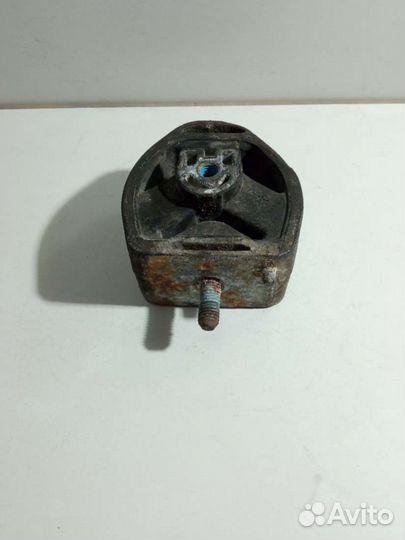 Подушка крепления кпп Volkswagen Passat B5 8D03991