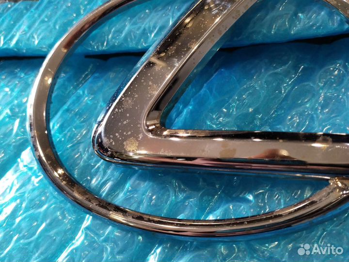 Передняя эмблема Лексус LS 09-12