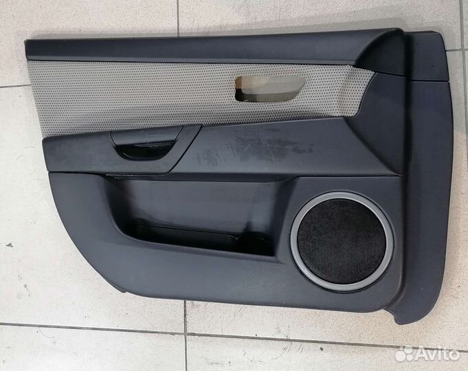 Обшивка передней левой двери мазда 3 bk