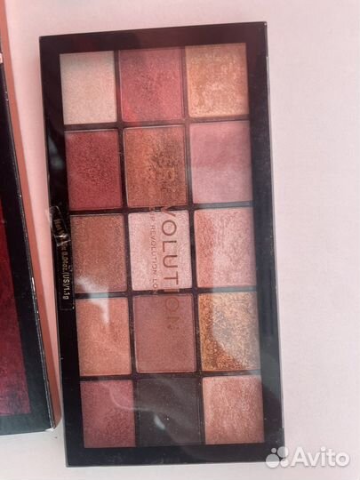 Палетки теней revolution, Vivienne Sabo