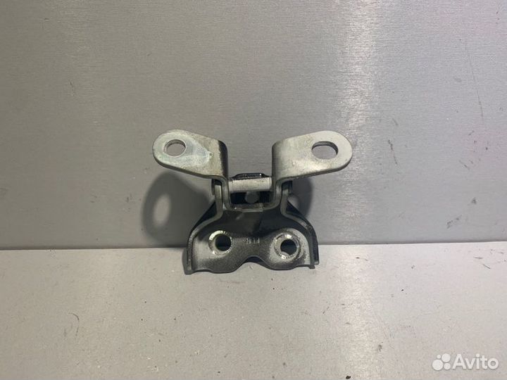 Петля двери Kia Rio