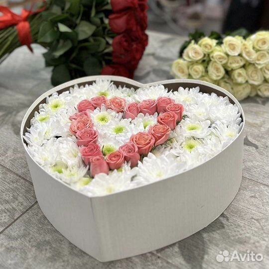 Коробка Сердце Из Хризантемы и Кустовой Розы