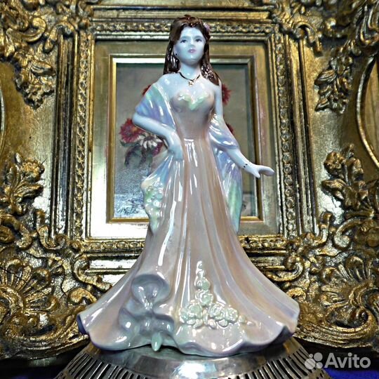 Дебютантка.Coalport.Статуэтка.Радужная красавица