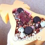 Подарочный бокс с шоколадом и орехами