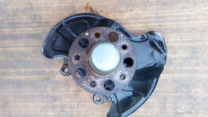 Кулак поворотный передний Mercedes-Benz W203