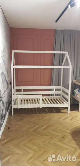 Кроватка домик