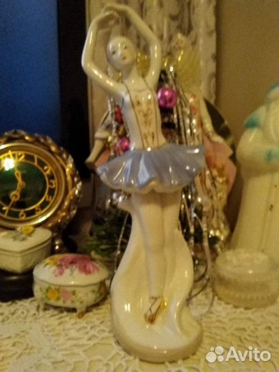 Продам статуэтку балерины в голубом