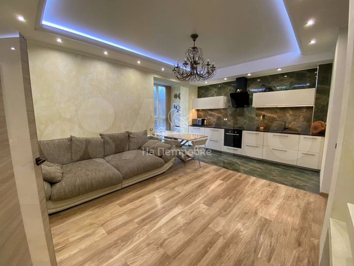 2-к. квартира, 82,5 м², 2/4 эт.