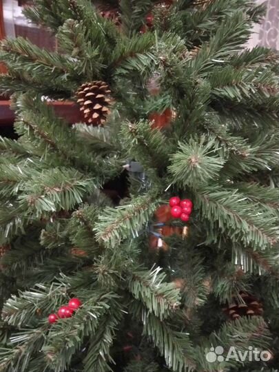 Ёлка с шишками