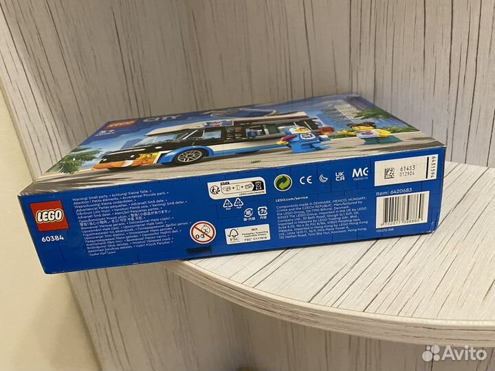 Конструктор Lego City фургон для шейков 60384