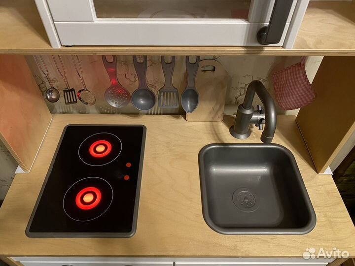 Детская кухня IKEA с посудой и едой