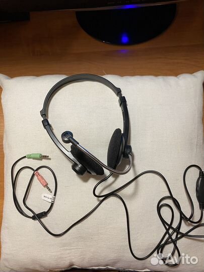 Наушники с микрофоном