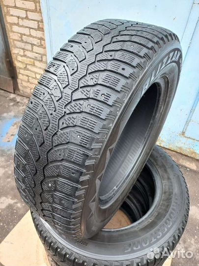 Bridgestone Blizzak Spike-01 235/65 R17