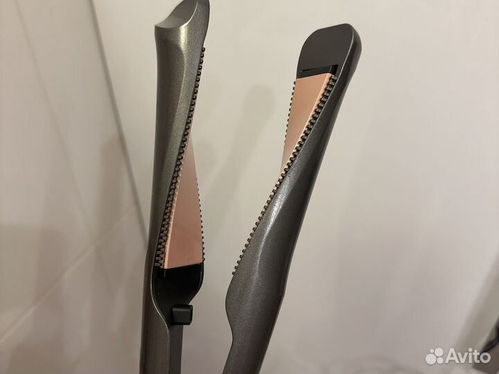 Выпрямитель для волос новый