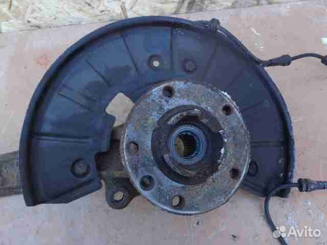 Кулак поворотный левый Audi Q7 4L 7L0407257A