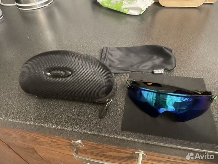 Солнцезащитные очки oakley