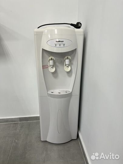 Кулер для воды напольный