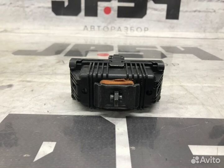 Ограничитель двери передний правый Bmw X5 E70 4.8