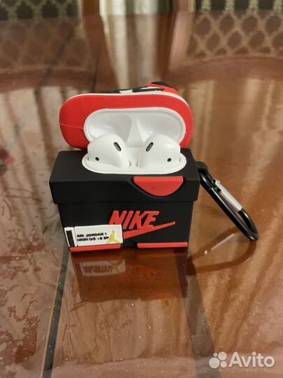 Беспроводные наушники apple airpods