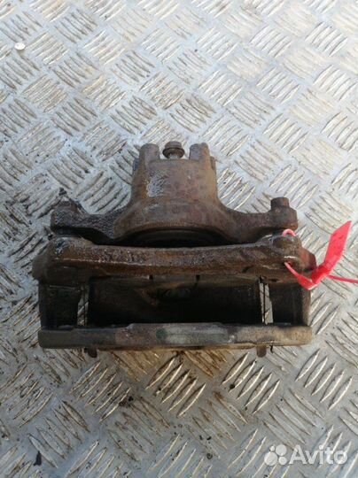 Суппорт передний правый Mitsubishi Lancer CY 1.8