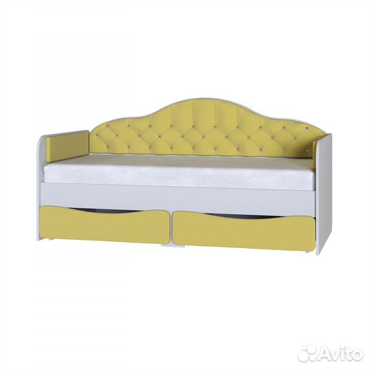 Детская кровать яркая