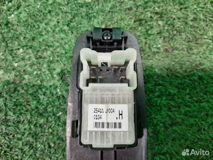 Кнопка стеклоподъемника Renault Koleos (HY0) 2014