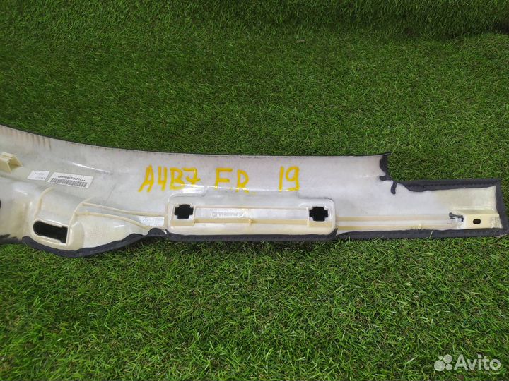 Обшивка стойки кузова передняя правая Audi A4 B7