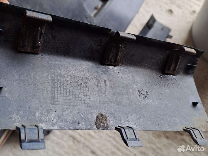 Заглушка заднего бампера мерседес мл w163 левая