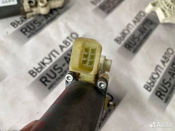 Моторчик стеклоподъемника задний правый Mercedes