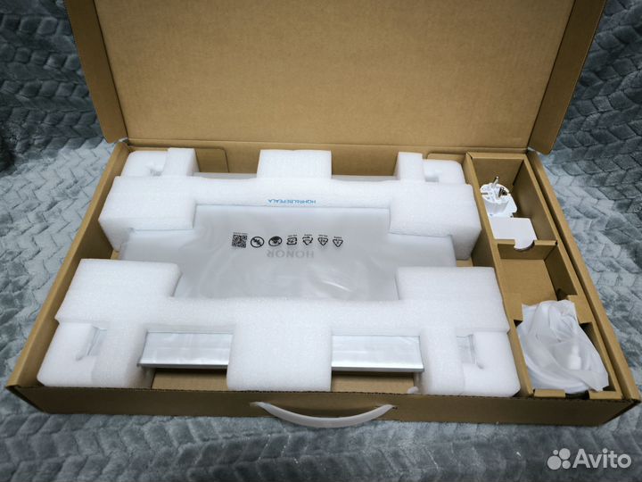 Honor magicbook x16 Ryzen 5 7640HS/ 16 Гб/ 512 SSD