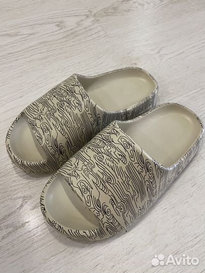 Шлепки изики новые