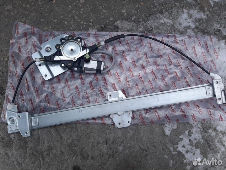 Стеклоподъемник двери правый (электрический) 6104